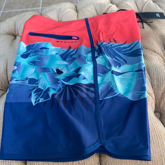 Oakley men’s board shorts